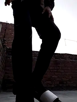 ursdreamperson online show from November 22, 2025, 3:16 am