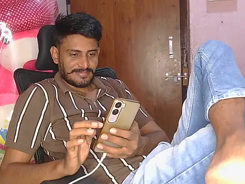 krishjaat43 online show from April 22, 2026, 3:09 am
