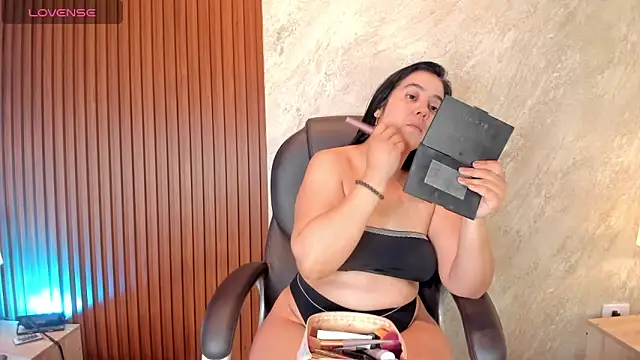  Cris Spicy  online show from October 26, 2025, 7:53 pm