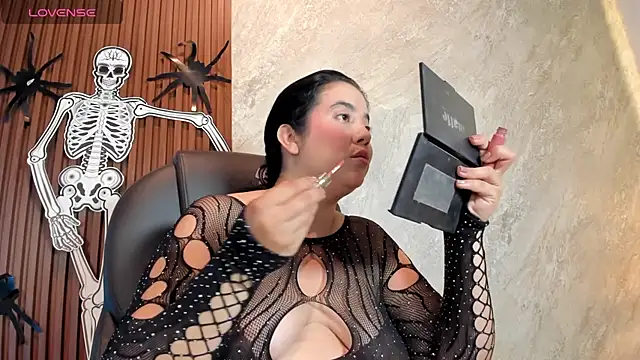  Cris Spicy  online show from October 28, 2025, 7:05 pm