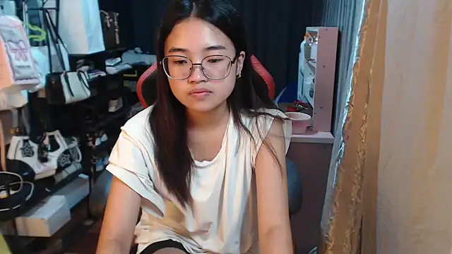 Snapshot of urhoneybunny25 chatting on October 13, 2025, 8:36 am urhoneybunny25 online show from October 13, 2025, 8:36 am