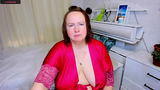 Snapshot of WifeyXRated chatting on April 21, 2026, 5:36 am WifeyXRated online show from April 21, 2026, 5:36 am