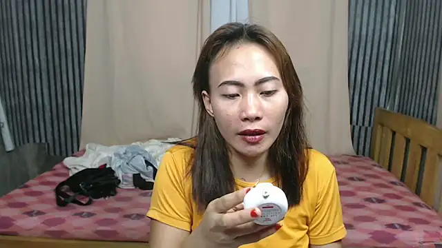 joanpetite online show from October 11, 2025, 2:11 am