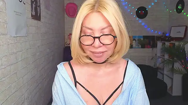 Snapshot of Wendy_Waves chatting on January 17, 2026, 11:48 am Wendy Waves online show from January 17, 2026, 11:48 am