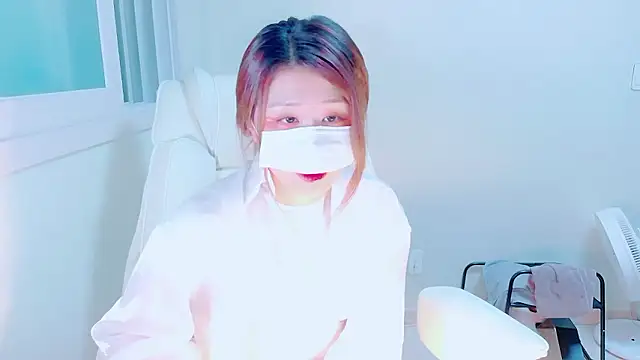 hyeony s96 online show from October 18, 2025, 12:17 pm