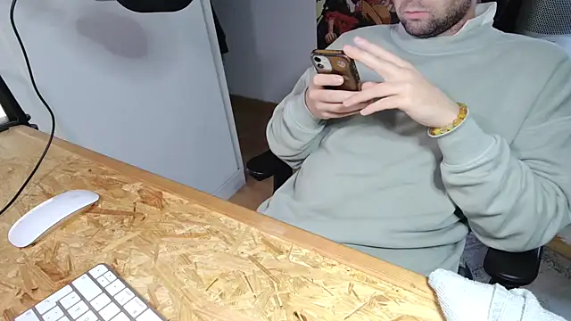 Snapshot of BenReich chatting on November 6, 2025, 10:10 pm BenReich online show from November 6, 2025, 10:10 pm