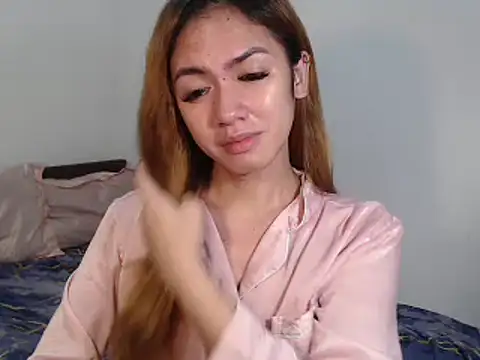 Snapshot of urGoddessChloexxx chatting on December 15, 2025, 11:42 pm urGoddessChloexxx online show from December 15, 2025, 11:42 pm