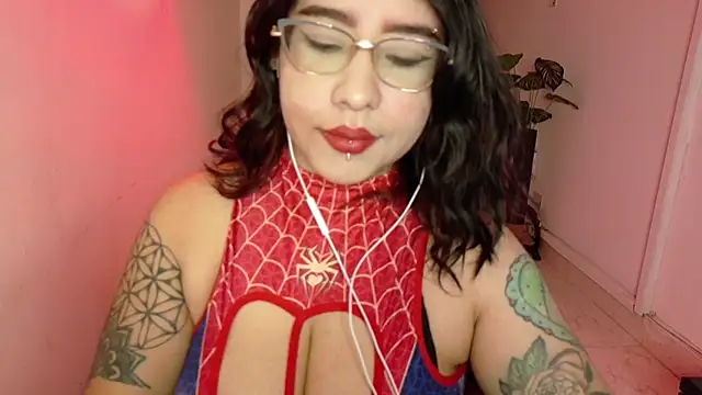 Snapshot of Hell_Girll_ chatting on October 31, 2025, 10:44 pm Hell Girll online show from October 31, 2025, 10:44 pm
