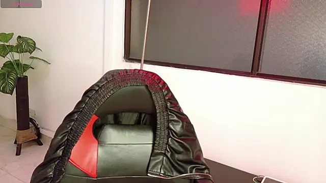 Snapshot of Hell_Girll_ chatting on November 9, 2025, 3:38 am Hell Girll online show from November 9, 2025, 3:38 am