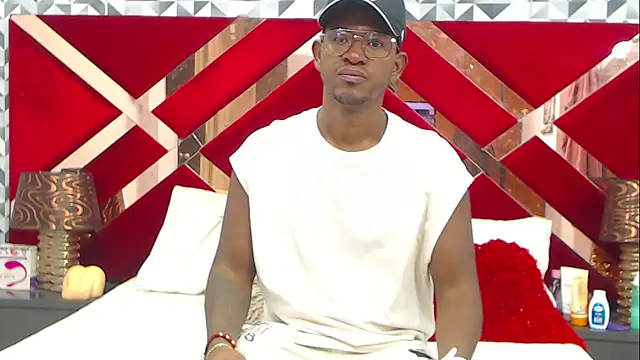 Snapshot of AndyCalifornia1 chatting on July 1, 2026, 12:40 pm AndyCalifornia1 online show from July 1, 2026, 12:40 pm