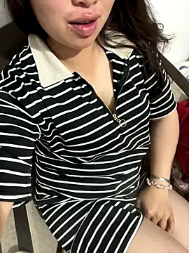 Nhung584 online show from October 29, 2025, 1:13 pm