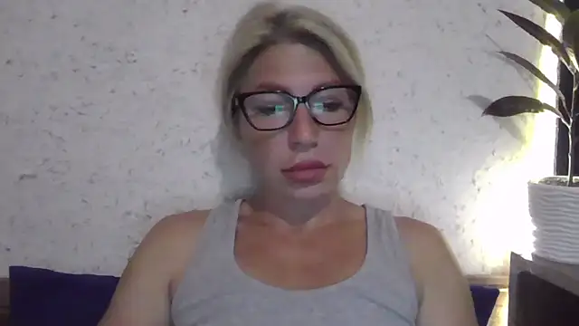 Snapshot of fox_red_lady7 chatting on September 16, 2025, 7:26 pm fox red lady7 online show from September 16, 2025, 7:26 pm