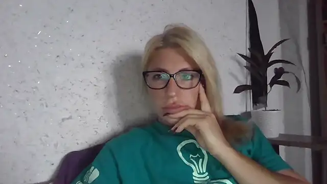 Snapshot of fox_red_lady7 chatting on October 2, 2025, 7:26 am fox red lady7 online show from October 2, 2025, 7:26 am