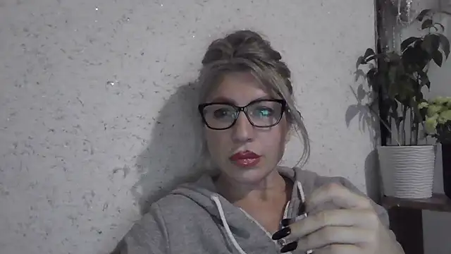 fox red lady7 online show from December 3, 2025, 12:03 pm