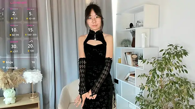 UdelaDodson online show from October 16, 2025, 2:23 am