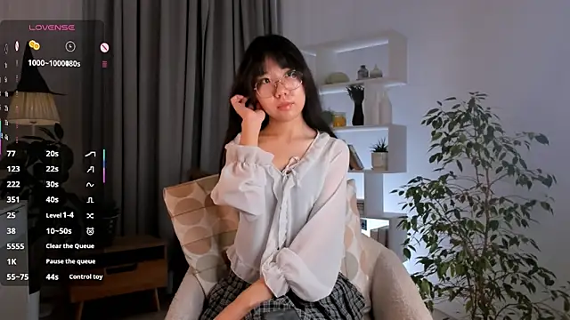 UdelaDodson online show from November 30, 2025, 1:09 am