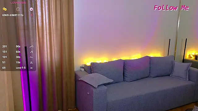 LightKisss online show from November 3, 2025, 9:54 am