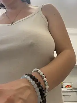 Kiravix online show from April 7, 2026, 1:11 pm