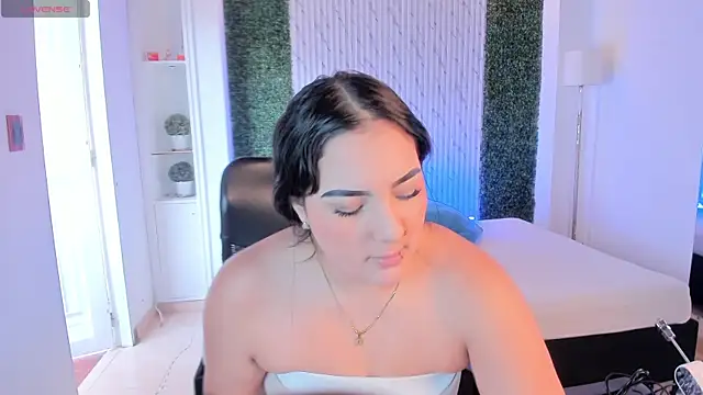 sofiacaramel online show from November 5, 2025, 2:39 pm