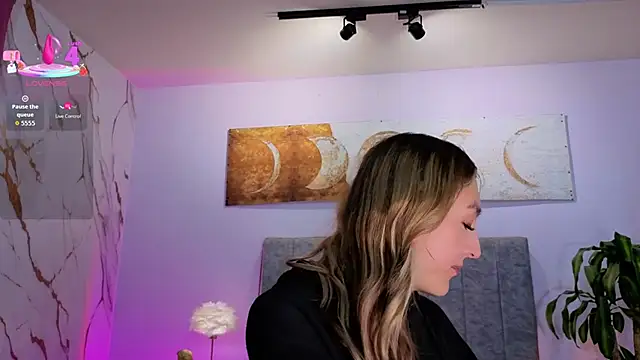 antonellastar24  online show from April 10, 2026, 8:02 pm