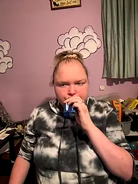 KadiSparkle online show from November 1, 2025, 11:51 pm