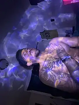 Snapshot of tyrek5051 chatting on December 3, 2025, 2:26 pm tyrek5051 online show from December 3, 2025, 2:26 pm