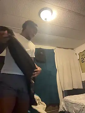 Snapshot of tyrek5051 chatting on December 4, 2025, 1:31 pm tyrek5051 online show from December 4, 2025, 1:31 pm