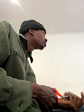 Snapshot of AllDayBbC chatting on November 11, 2025, 9:42 am AllDayBbC online show from November 11, 2025, 9:42 am