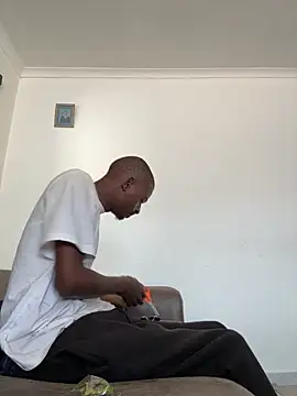 Snapshot of AllDayBbC chatting on December 5, 2025, 12:47 pm AllDayBbC online show from December 5, 2025, 12:47 pm