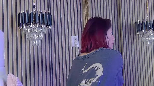 Snapshot of LunaHart chatting on October 5, 2025, 4:27 pm LunaHart online show from October 5, 2025, 4:27 pm