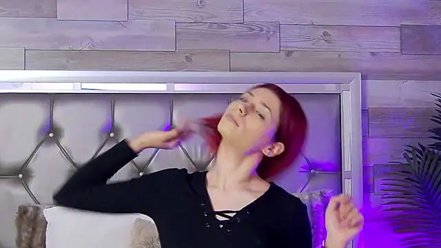 LunaHart online show from March 4, 2026, 4:07 am