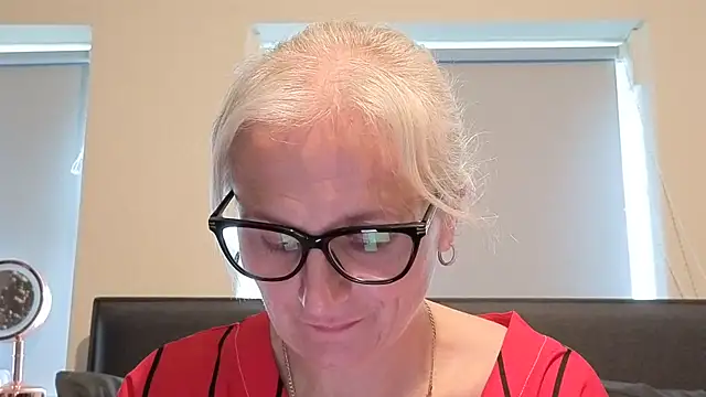 Snapshot of Velvet-Secrets chatting on April 1, 2026, 9:21 am Velvet-Secrets online show from April 1, 2026, 9:21 am