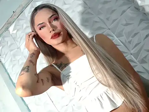 Snapshot of hugecockbabe chatting on February 6, 2026, 3:33 am hugecockbabe online show from February 6, 2026, 3:33 am