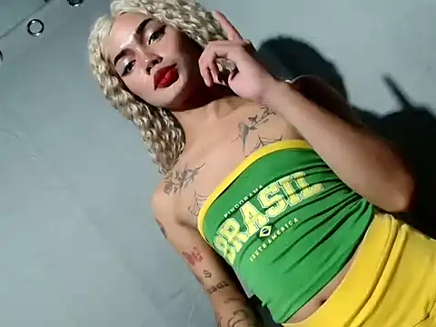 Snapshot of hugecockbabe chatting on March 4, 2026, 5:52 pm hugecockbabe online show from March 4, 2026, 5:52 pm