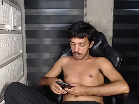 Snapshot of RowyCam chatting on November 8, 2025, 1:06 am RowyCam online show from November 8, 2025, 1:06 am