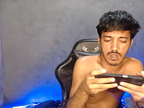 Snapshot of RowyCam chatting on November 20, 2025, 4:07 pm RowyCam online show from November 20, 2025, 4:07 pm