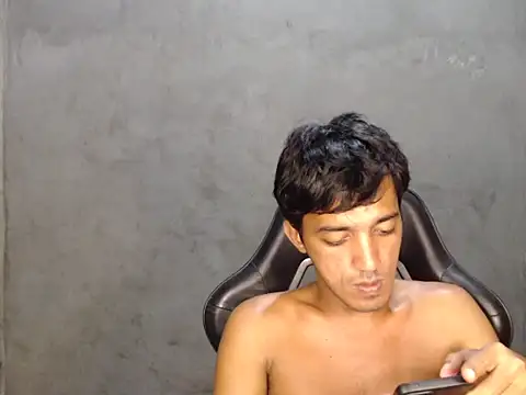 Snapshot of RowyCam chatting on December 1, 2025, 8:08 am RowyCam online show from December 1, 2025, 8:08 am