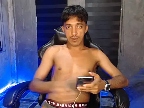 Snapshot of RowyCam chatting on December 21, 2025, 4:03 pm RowyCam online show from December 21, 2025, 4:03 pm