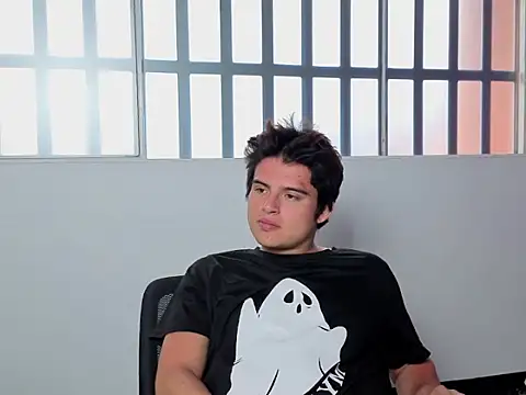 Snapshot of invincible200 chatting on October 30, 2025, 1:56 pm invincible200 online show from October 30, 2025, 1:56 pm