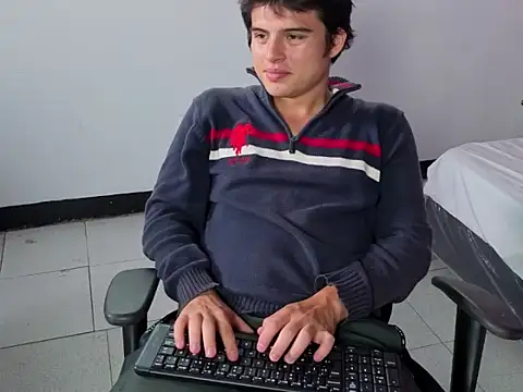 Snapshot of invincible200 chatting on November 3, 2025, 2:07 pm invincible200 online show from November 3, 2025, 2:07 pm