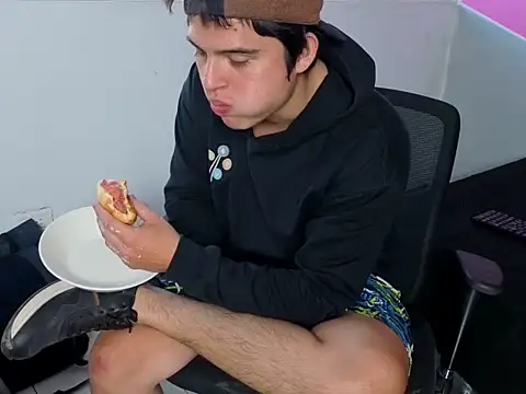 Snapshot of invincible200 chatting on November 7, 2025, 1:55 pm invincible200 online show from November 7, 2025, 1:55 pm