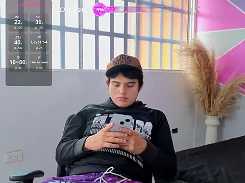 Snapshot of invincible200 chatting on November 19, 2025, 2:39 pm invincible200 online show from November 19, 2025, 2:39 pm