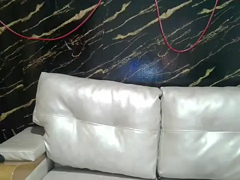 Snapshot of invincible200 chatting on December 18, 2025, 2:23 pm invincible200 online show from December 18, 2025, 2:23 pm