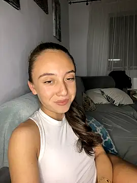 CristinaSww online show from October 17, 2025, 6:32 pm