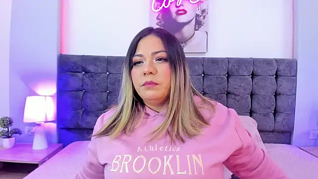 Snapshot of isabella_horney_ chatting on October 25, 2025, 5:51 pm isabella horney online show from October 25, 2025, 5:51 pm