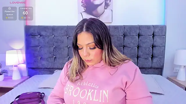 Snapshot of isabella_horney_ chatting on November 9, 2025, 7:34 pm isabella horney online show from November 9, 2025, 7:34 pm