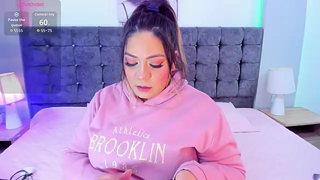 Snapshot of isabella_horney_ chatting on November 16, 2025, 7:52 pm isabella horney online show from November 16, 2025, 7:52 pm