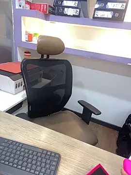 isabella horney  online show from February 27, 2026, 2:50 pm