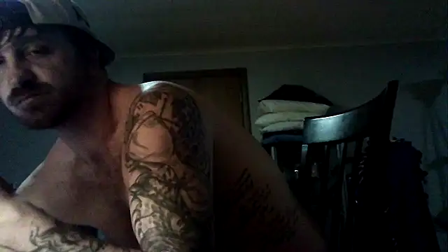 Snapshot of WyattL96 chatting on August 4, 2026, 11:29 pm WyattL96 online show from August 4, 2026, 11:29 pm