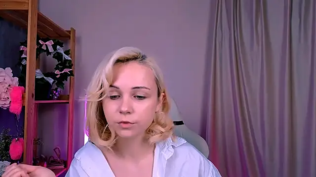 Charlotte Colinss online show from September 30, 2025, 4:28 am
